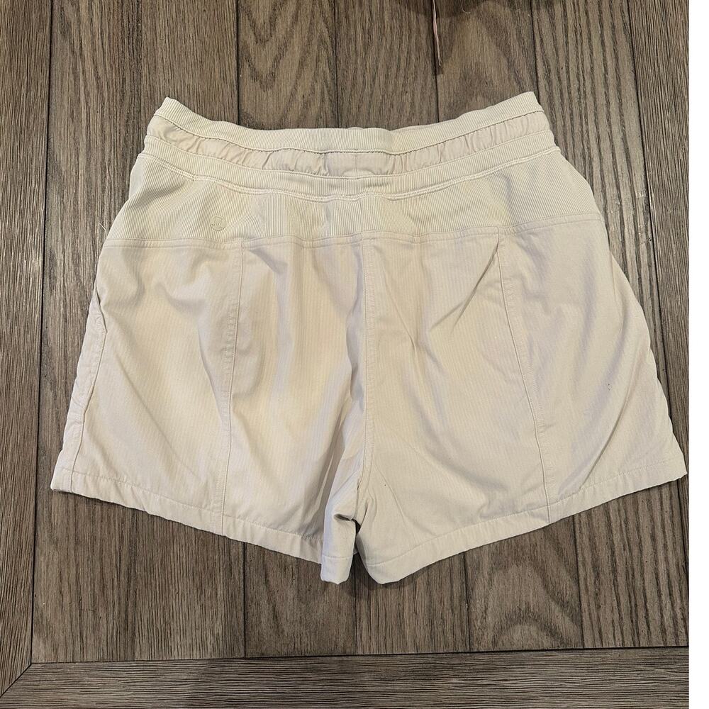 Lululemon Dance Studio High Rise Shorts 3.5" Size 6 Tan - Picture 4 of 9